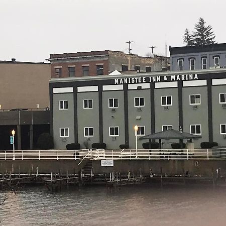 Manistee Inn & Marina Экстерьер фото