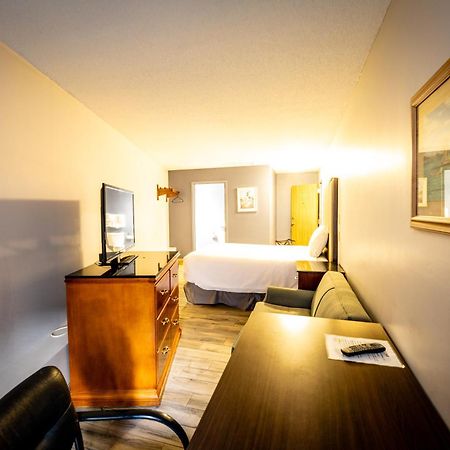 Manistee Inn & Marina Экстерьер фото