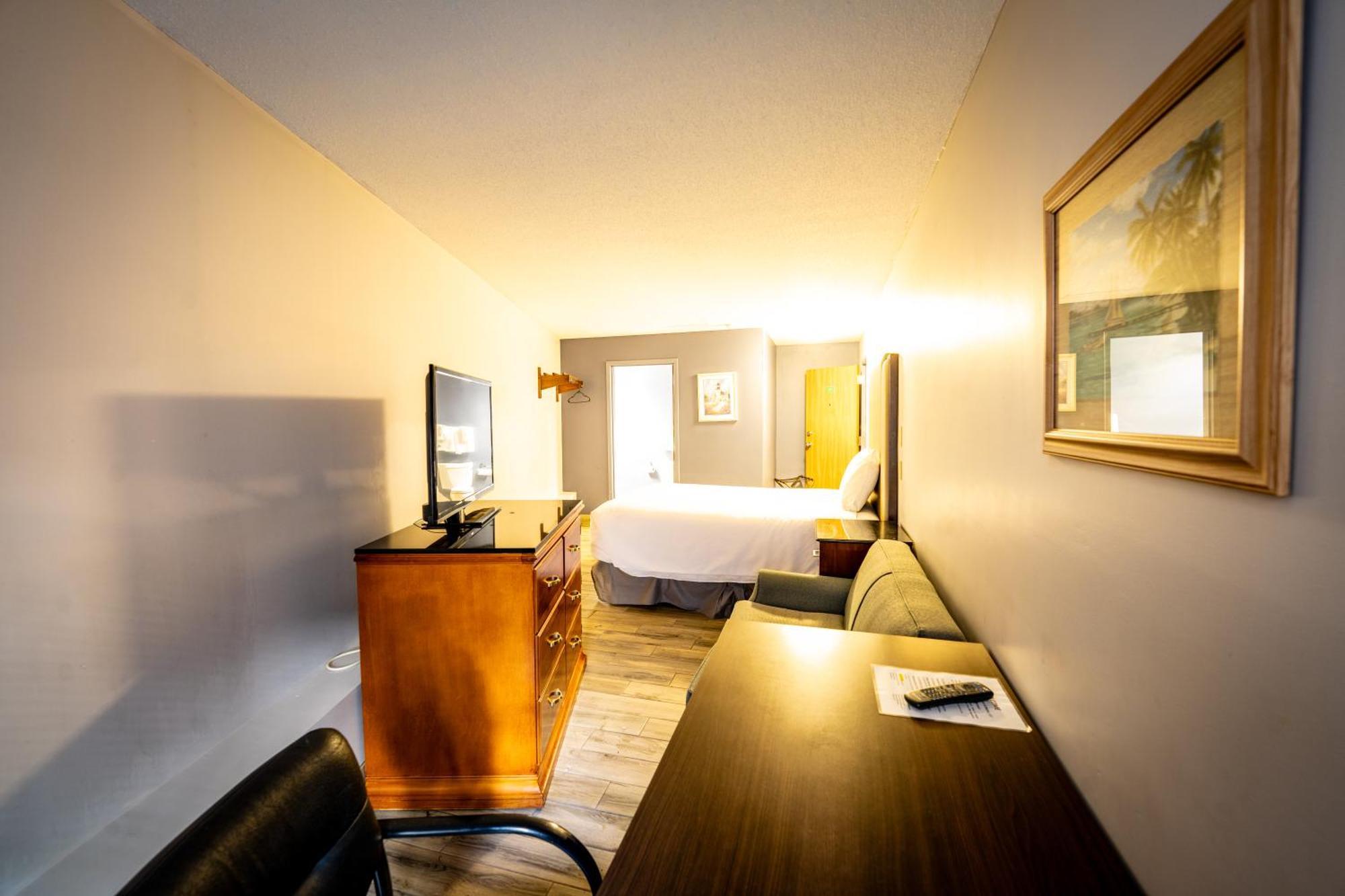 Manistee Inn & Marina Экстерьер фото