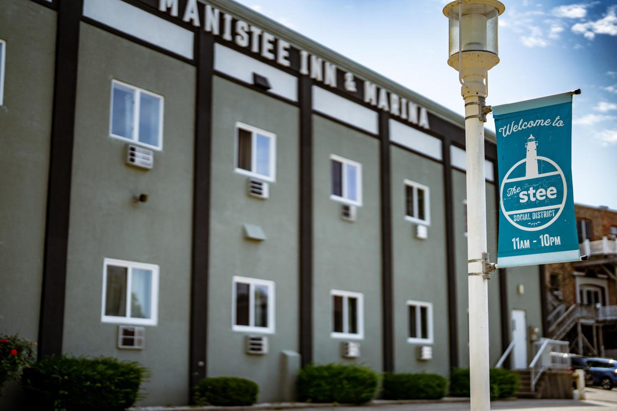 Manistee Inn & Marina Экстерьер фото
