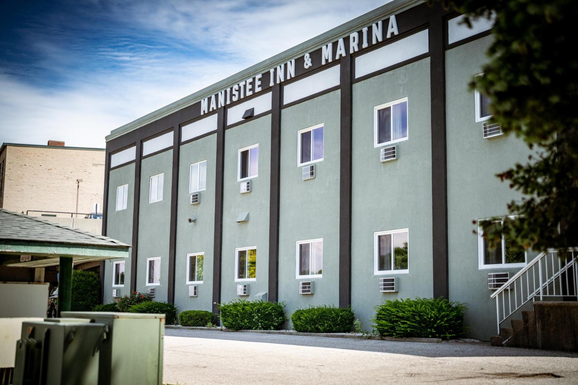 Manistee Inn & Marina Экстерьер фото
