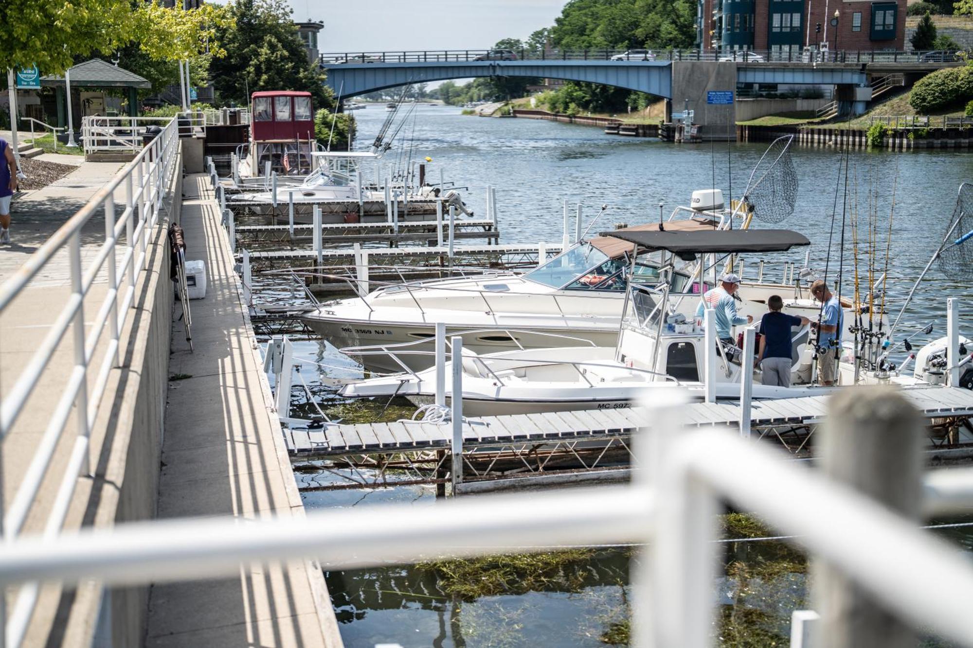 Manistee Inn & Marina Экстерьер фото